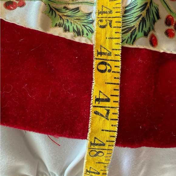 EUC Red Velvet 48" Christmas Tree Skirt Holly Berry Satin Backing Velcro Close - Picture 3 of 4